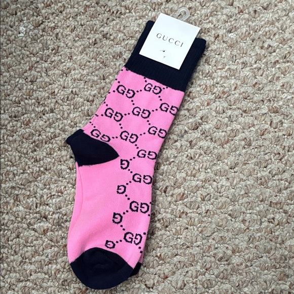 Gucci Black and Pink Logo Crew Socks - Picture 1 of 3